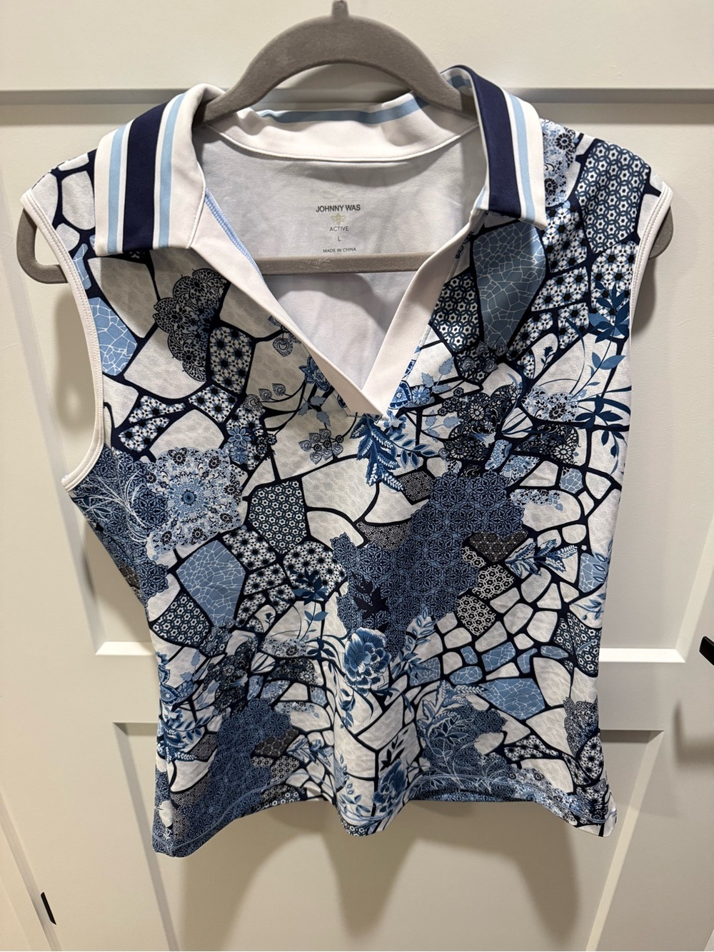 Johnny Was Active Sleeveless Polo Top Women’s L Blue Floral Mosaic Golf Tennis